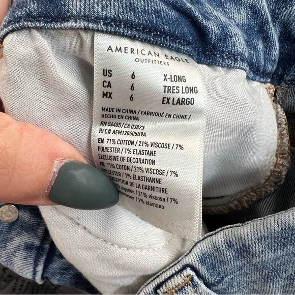 American Eagle Outfitters Light Blue Distressed Jeans SZ 6 Long - Picture 6 of 6